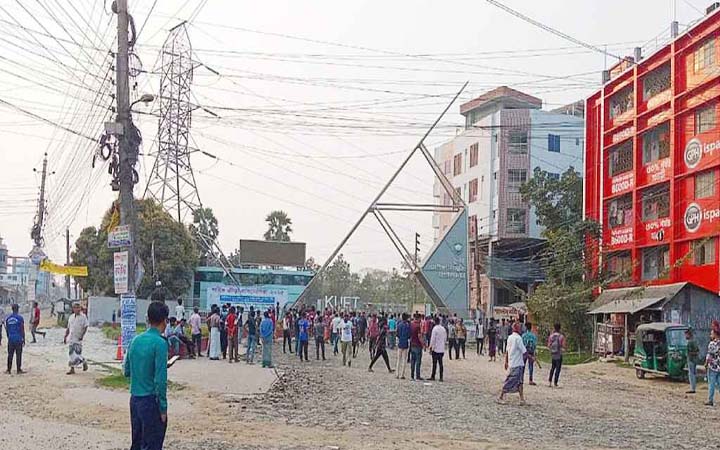 উত্তপ্ত কুয়েট, ভিসি-প্রোভিসি সহ ৩ জন অবরুদ্ধ