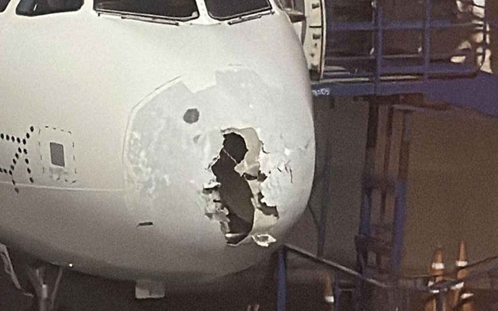 মাঝআকাশে ভয়াবহ ঝড়ের কবলে ভারতের বিমান