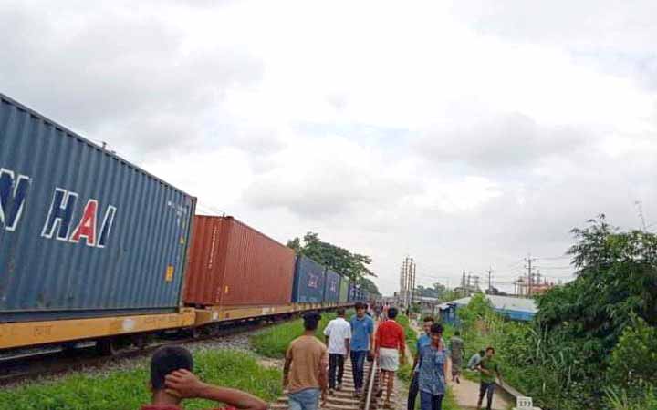 মীরসরাইয়ে মালবাহী ট্রেনের বগি লাইনচ্যুত