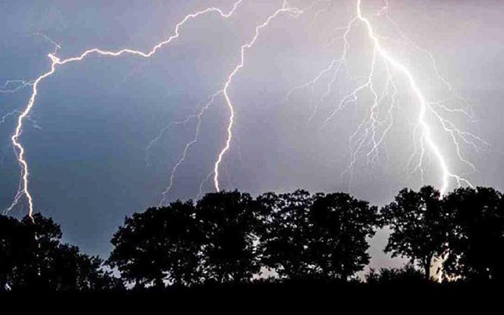 বাগেরহাটে বজ্রপাতে ২ শ্রমিকের মৃত্যু