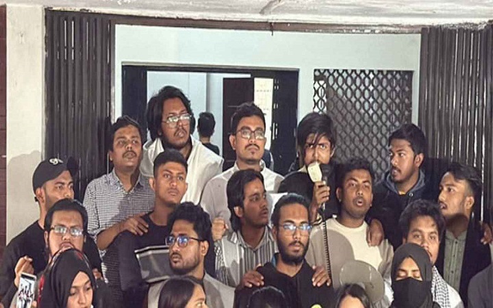 ঢাবিতে শেখ পরিবারের নামে থাকা পাঁচ স্থাপনার নাম পরিবর্তনের দাবি