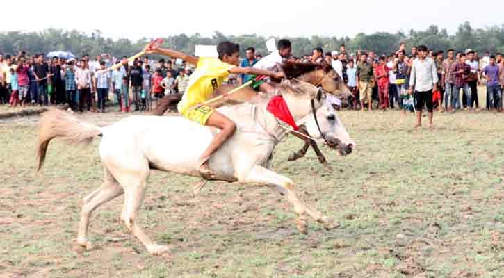 সাতক্ষীরার শ্যামনগরে ঐতিহ্যবাহী ঘোড়দৌড়