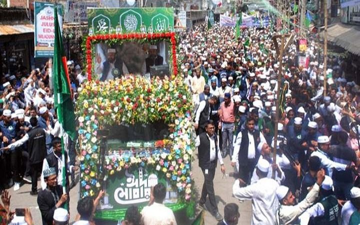 ঢাকায় পবিত্র জশনে জুলুছে ঈদে মিলাদুন্নবীর র‍্যালি