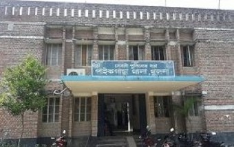 পাইকগাছায় পুলিশের গাড়ীতে ককটেল নিক্ষেপ; আটক-৪