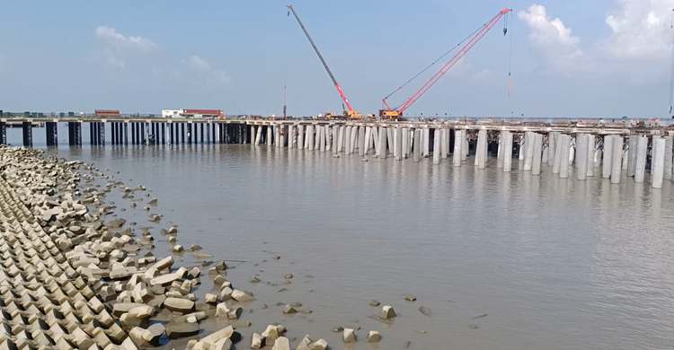 পায়রা বন্দরের জেটি থেকে পড়ে শ্রমিক নিহত