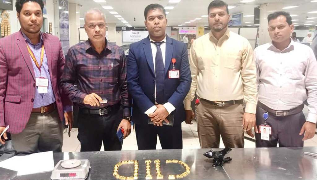 বিমানের সিটের নিচে মিলল সাড়ে ৪ কেজি সোনা