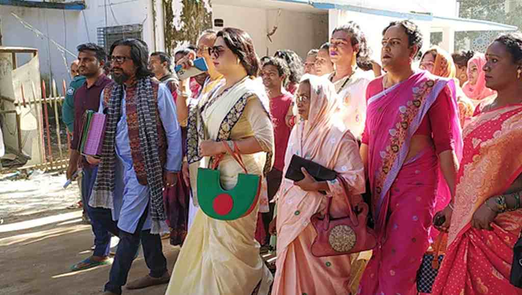 রংপুর-৩ আসনে মনোনয়নপত্র জমা দিলেন তৃতীয় লিঙ্গের রানী