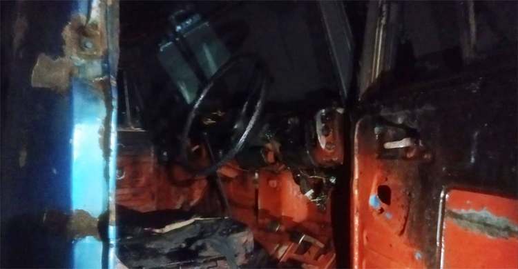 নওগাঁয় ট্রাকে আগুন