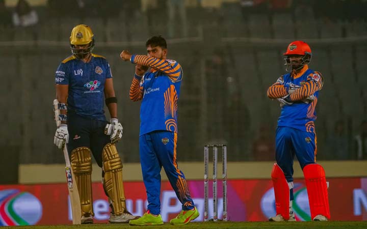 থিসারার ঝোড়ো সেঞ্চুরির পরও হ্যাটট্রিক হার ঢাকার, খুলনার দ্বিতীয় জয়