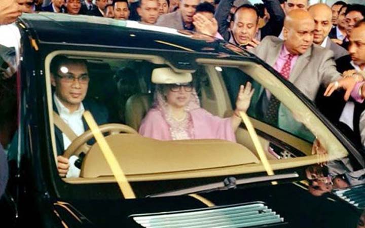 ৭ বছর পর দেখা হবে মা ও ছেলের