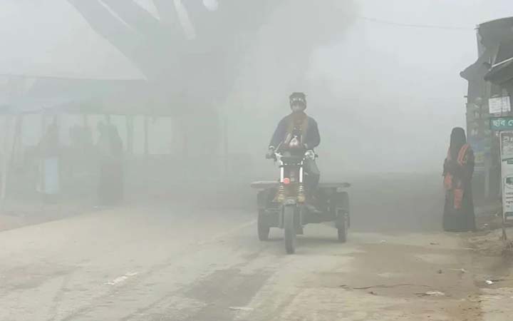 শীতে কাহিল দিনাজপুরের জনজীবন, সূর্যের দেখা নেই