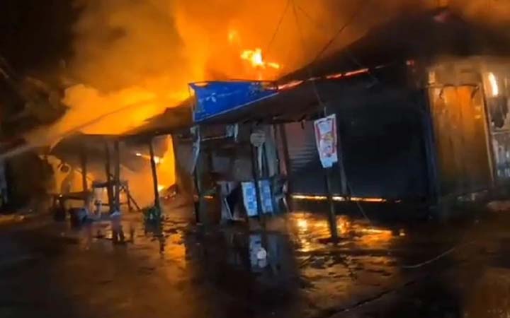 পটুয়াখালীতে ৭ দোকানে আগুন