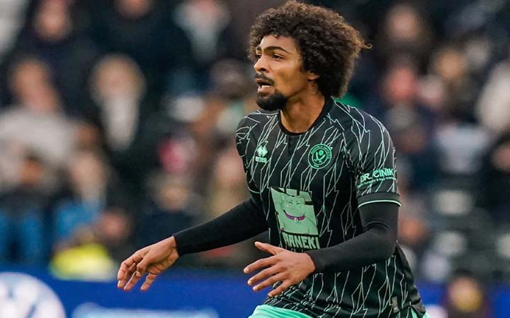 বাংলাদেশি হামজা শেফিল্ড অভিষেকেই ম্যাচসেরা