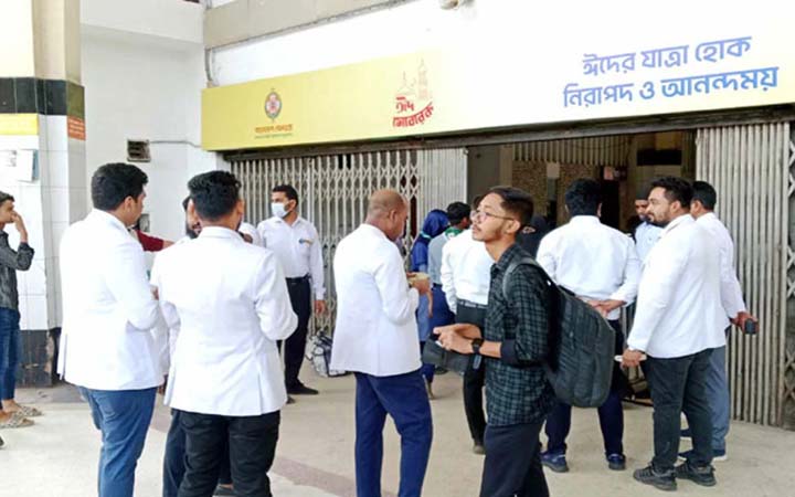 ঈদযাত্রায় কমলাপুরে ৩ স্তরের টিকিট চেকিং ব্যবস্থা