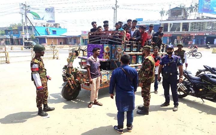 নীলফামারীতে সড়কে শৃঙ্খলায় যৌথ টহল ও চেকপোস্ট