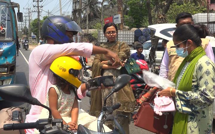 নিরাপদ যাত্রা নিশ্চিতে চট্টগ্রামে মাঠে বিআরটিএ