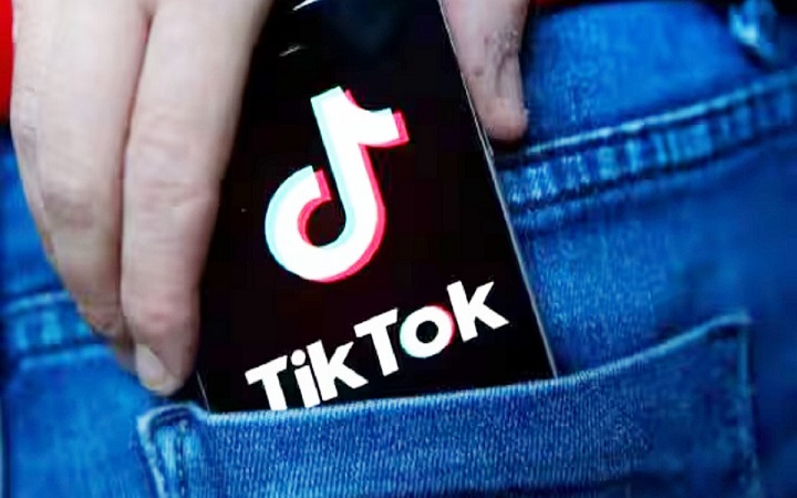 সহজেই জানতে পারবেন টিকটকে কী করছে আপনার আপনজন