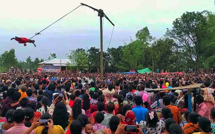 দিনাজপুরে ঐতিহ্যবাহী চড়ক উৎসব