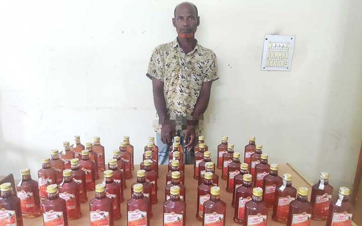 বড়লেখায় ৫০ বোতল বিদেশি মদসহ আটক ১