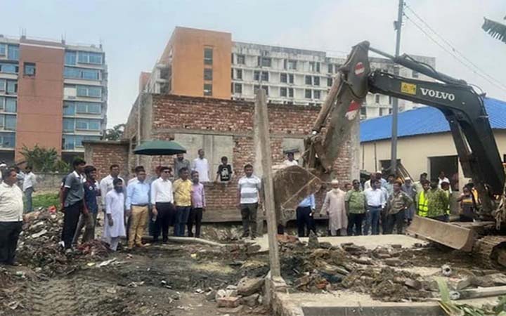 জিসিসির উচ্ছেদ অভিযান: ১২০ কোটি টাকার জমিতে হবে স্কুল-খেলার মাঠ