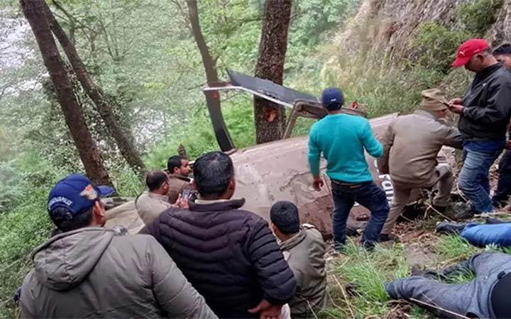 ভারতে পর্যটকবাহী হেলিকপ্টার বিধ্বস্ত, নিহত ৪