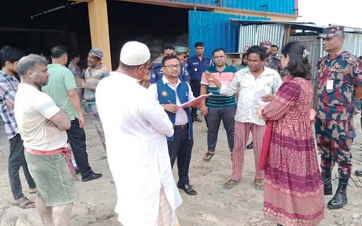 সাতক্ষীরায় তিন হাজার বস্তা ভেজাল মাছের খাবার জব্দ, জরিমানা