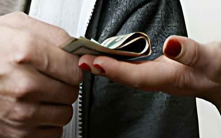 পাত্রী দেখে টাকা দেওয়া কি জায়েজ?