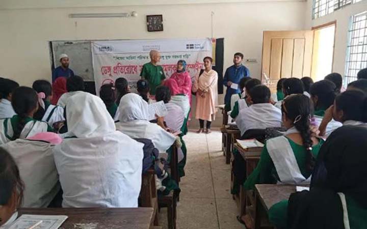 বরগুনায় ডেঙ্গু প্রতিরোধে সচেতনতামূলক কর্মসূচি