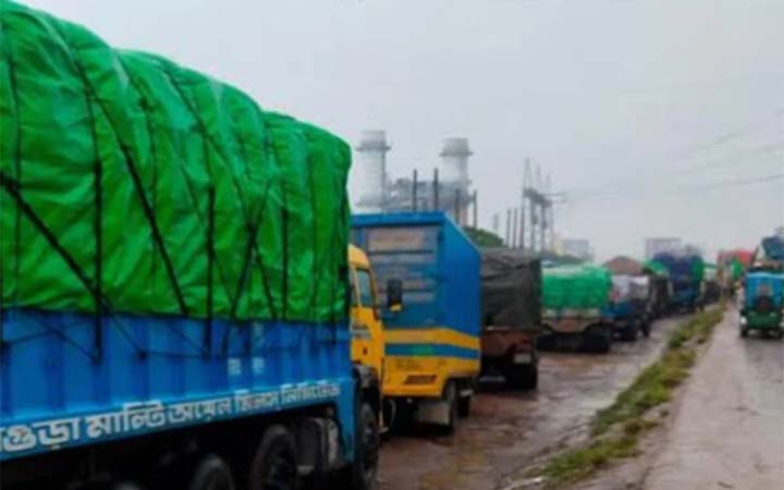 ব্রাহ্মণবাড়িয়ায় ৩৪ কিলোমিটার যানজট, যাত্রীদের দুর্ভোগ