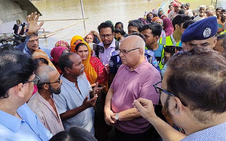 নদীর এই বাঁধ দিয়ে বন্যা ঠেকানো সম্ভব নয় : দুর্যোগ উপদেষ্টা