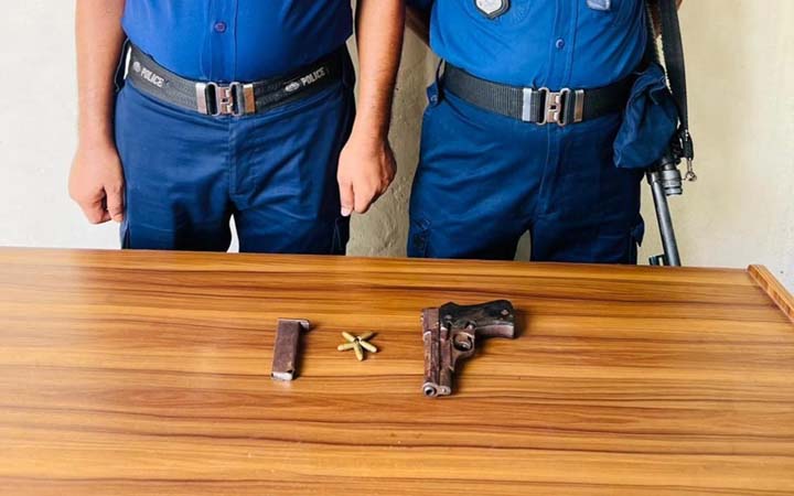 ভালুকায় যৌথ অভিযানে বিদেশি পিস্তল ও গুলি উদ্ধার