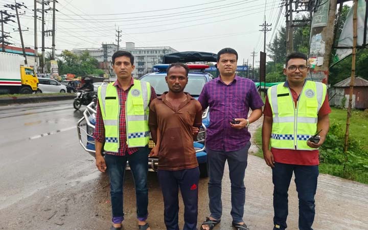 ভালুকায় মা ও দুই শিশুকে গলা কেটে হত্যা: গ্রেফতার দেবর নজরুল