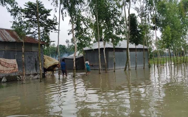 পানি কমলেও ভোগান্তি কমেনি তিস্তা পাড়ের মানুষের