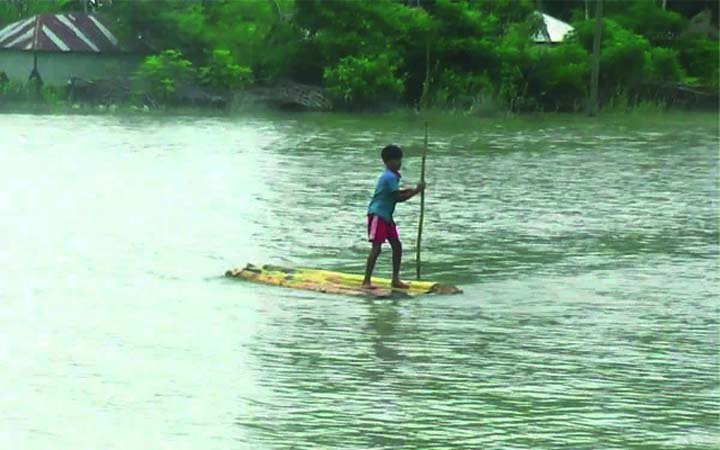 তিস্তাতীরের মানুষ বন্যার কবলে