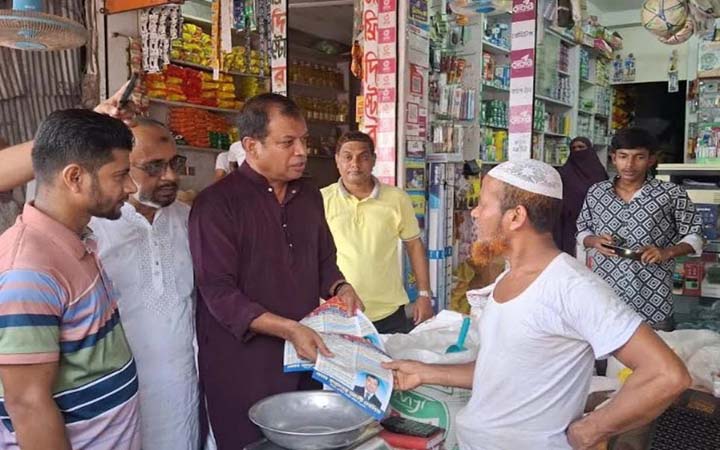 ভোলায় তারেক রহমানের ৩১ দফা প্রচারে লিফলেট বিতরণ