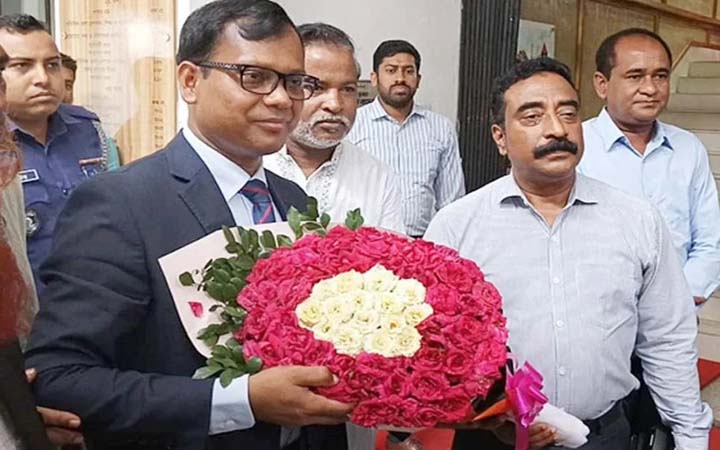 দায়িত্ব গ্রহণ করলেন সিলেটের নতুন ডিসি সারওয়ার আলম