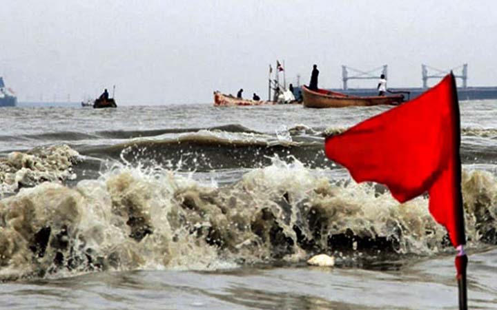 বন্দরে ৩ নম্বর সংকেত ,সাগরে সুস্পষ্ট লঘুচাপ