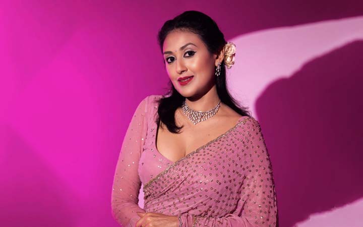 কুসুম শিকদার ফের আবেদনময়ী রূপে