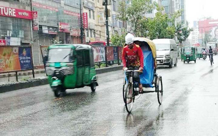 রাজধানীতে স্বস্তি গুঁড়ি গুঁড়ি বৃষ্টি