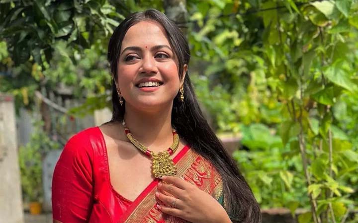 নেটিজেনদের কড়া জবাব দিলেন অভিনেত্রী অহনা