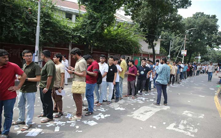 সিনেট কেন্দ্রে প্রথম দুই ঘণ্টায় ভোট পড়ল ১১০০