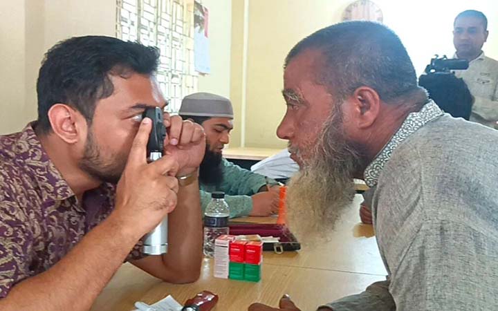 গোপালগঞ্জে বিনামূল্যে চক্ষু পরীক্ষা ক্যাম্প অনুষ্ঠিত