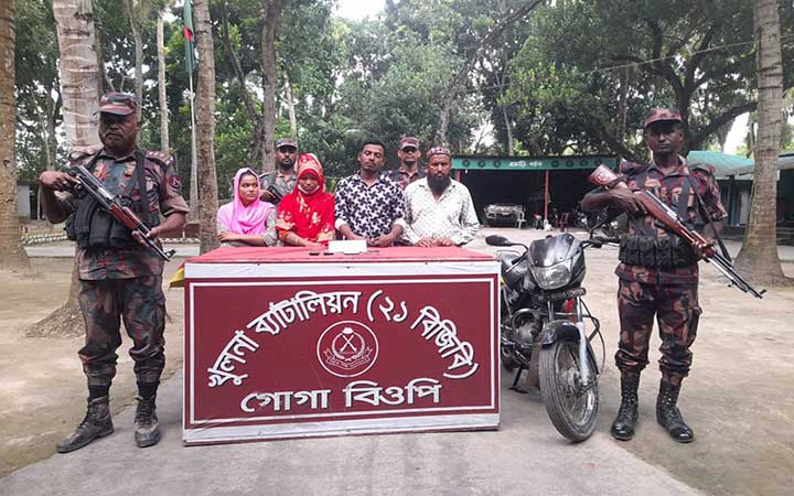 বেনাপোল সীমান্তে ভারতে যাওয়ার সময় চার নারী-পুরুষ আটক