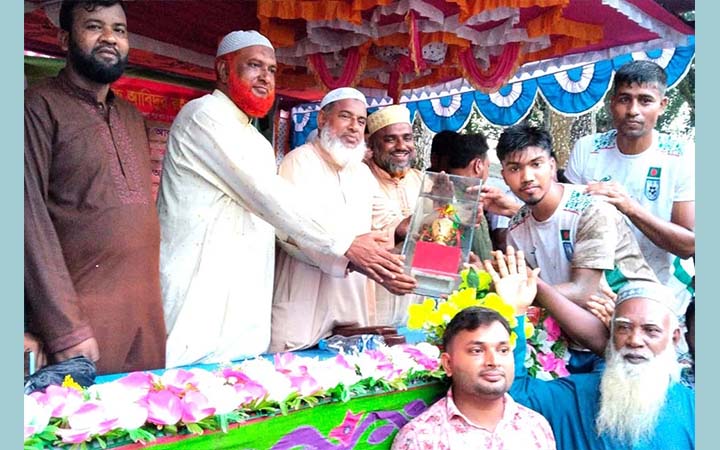 সোহেল ফুটবল টুর্নামেন্টে নুনগোলা ভেন্যুর চ্যাম্পিয়ন গোকুল ইউনিয়ন