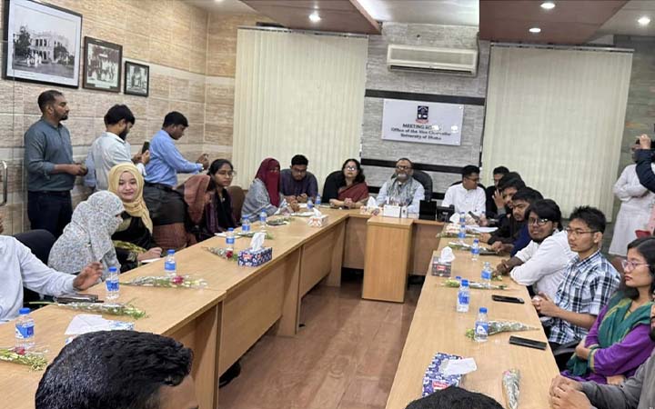 ডাকসুর প্রথম সভা অনুষ্ঠিত, সিনেট সদস্য হচ্ছেন ৫ ছাত্র প্রতিনিধি