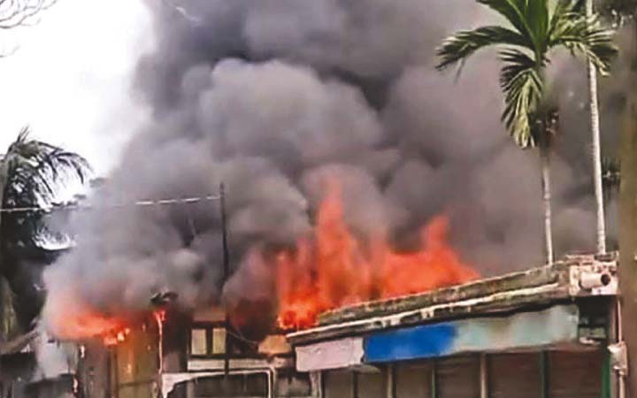 আসাদপুরে মাইকে ঘোষণা দিয়ে মাজারে ভাঙচুর আগুন