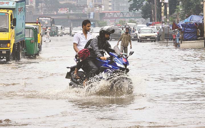 বৃষ্টি জলাবদ্ধতা যানজট ভোগান্তিতে রাজধনী