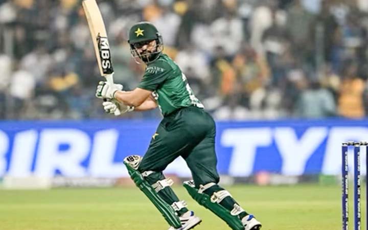 ফাইনালের স্বপ্ন বাঁচিয়ে রাখল পাকিস্তান