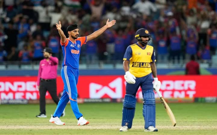 এশিয়া কাপে সুপার ওভারের রোমাঞ্চকর লড়াইয়ে শ্রীলঙ্কাকে হারাল ভারত