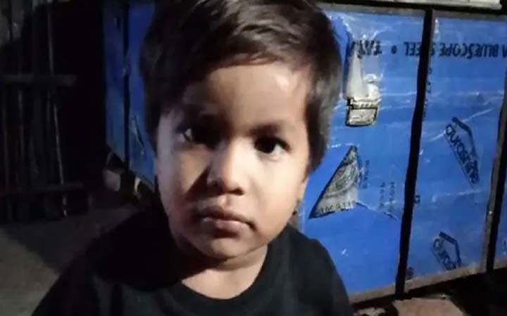 মায়ের সামনেই ৫ বছরের শিশুর শিরশ্ছেদ